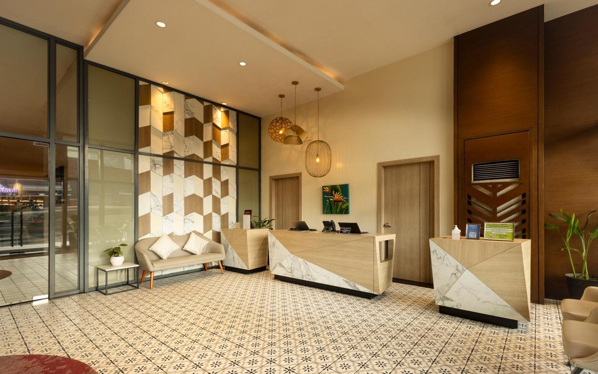 Summit Hotel Greenhills Quezon City Exteriör bild