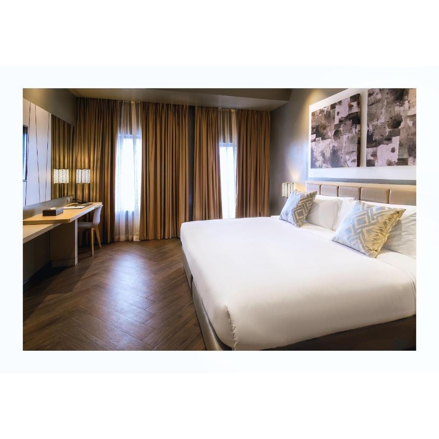 Summit Hotel Greenhills Quezon City Exteriör bild